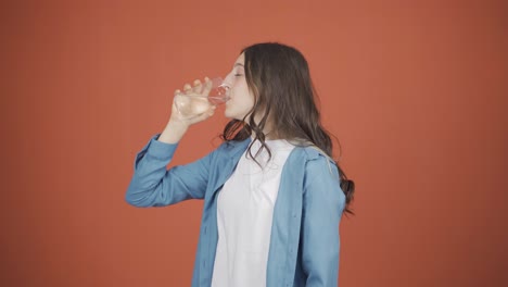 The-young-woman-is-drinking-water.
